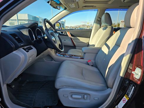 Used 2013 Toyota Highlander Limited AWD/4WD image 19