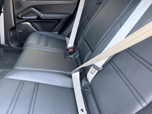 Certified 2022 Porsche Cayenne Platinum Edition AWD/4WD image 21