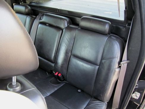 Used 2011 Cadillac Escalade EXT image 16