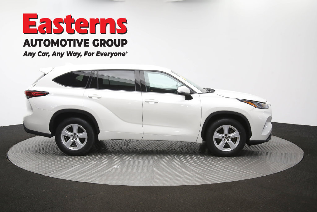 Used 2020 Toyota Highlander LE FWD image 48