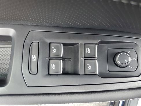 New 2026 Volkswagen Atlas Cross Sport SE image 18