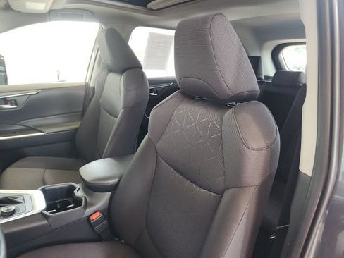 Used 2025 Toyota RAV4 XLE w/ Convenience Package AWD/4WD image 15