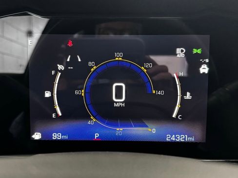 Used 2025 Chevrolet Trax RS w/ Sunroof Package FWD image 13