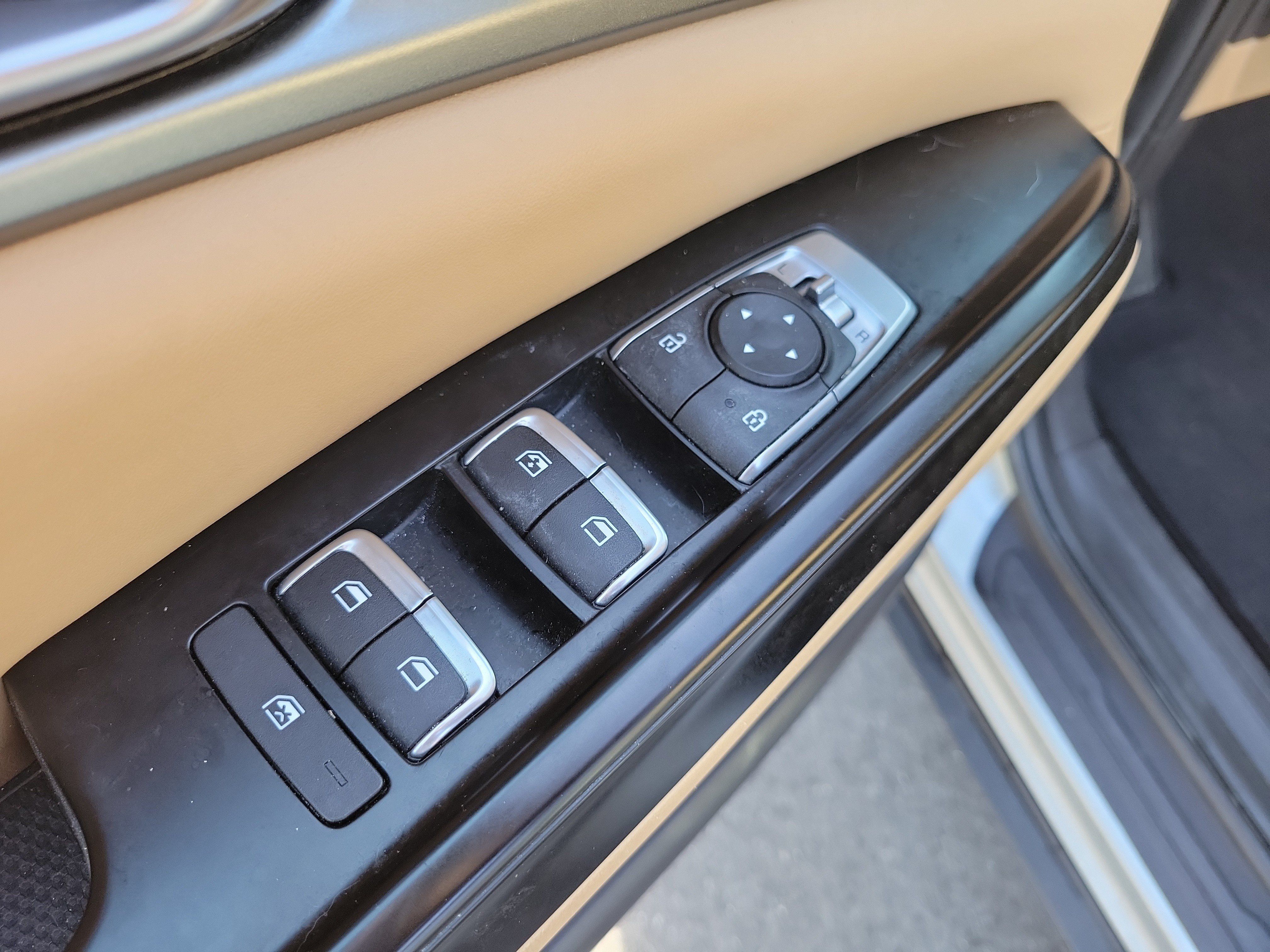 Used 2022 Kia Carnival LX FWD image 20