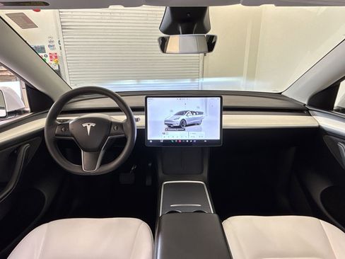 Used 2024 Tesla Model Y Long Range image 30