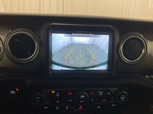 Used 2023 Jeep Wrangler Sahara image 23