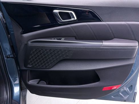 Used 2025 Kia Carnival SX Prestige image 42