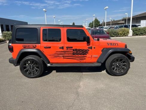 Used 2018 Jeep Wrangler Unlimited Sport S AWD/4WD image 3