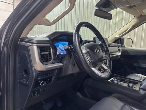 Used 2024 Ford Expedition XLT image 16