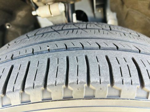 Used 2023 Jeep Grand Cherokee L Limited w/ Black Appearance Package image 47