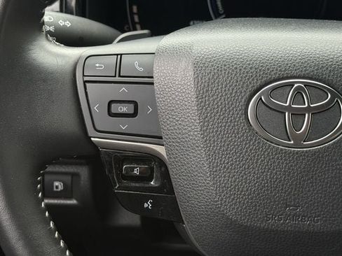 Used 2025 Toyota Camry SE FWD image 13