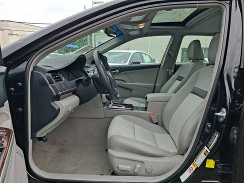Used 2012 Toyota Camry XLE w/ Leather Pkg FWD image 13