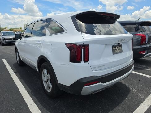 Certified 2025 Kia Sorento LX FWD image 13