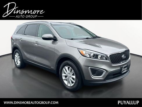 Used 2017 Kia Sorento AWD w/ LX Convenience Package image 1