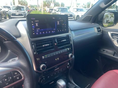 Used 2022 Lexus GX 460 Premium w/ Accessory Package AWD/4WD image 18