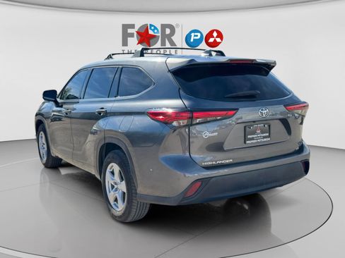 Used 2021 Toyota Highlander LE image 25