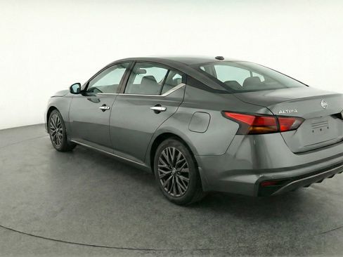 Used 2025 Nissan Altima 2.5 SV FWD image 6