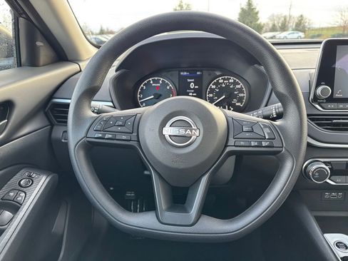 Used 2025 Nissan Altima 2.5 S image 11