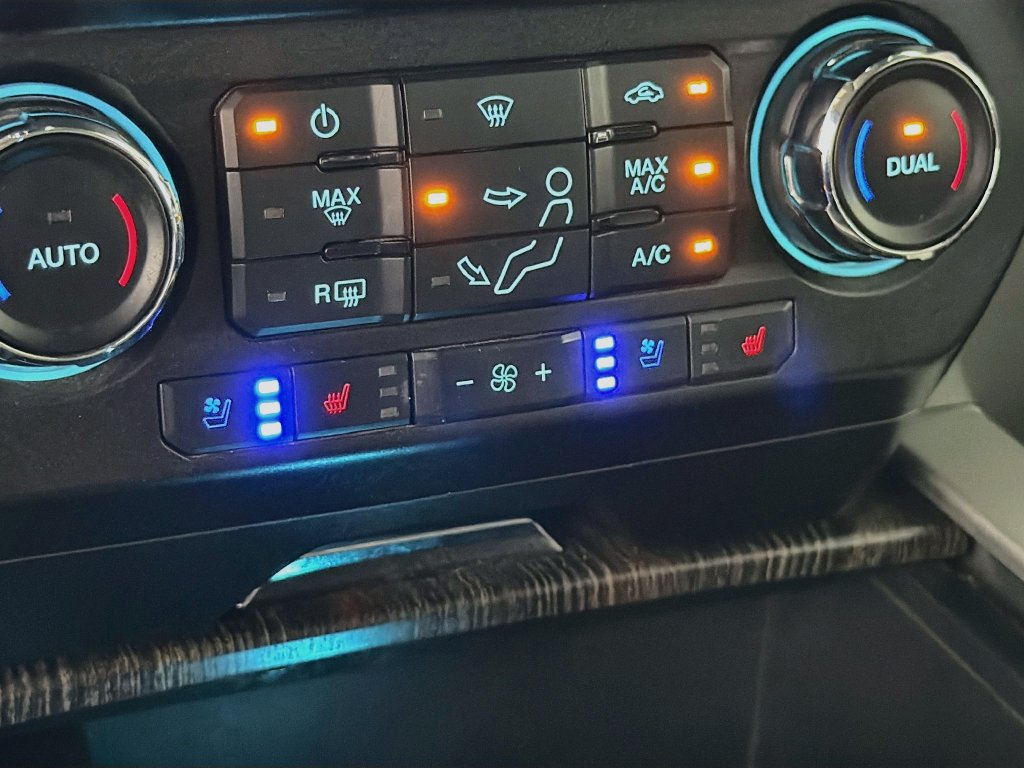 Used 2020 Ford F250 Lariat w/ Lariat Value Package AWD/4WD image 25