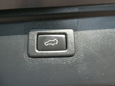 Used 2016 Subaru Outback 2.5i Limited AWD/4WD image 30