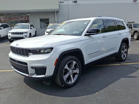 Certified 2023 Jeep Grand Cherokee L Limited w/ Luxury Tech Group II image 3
