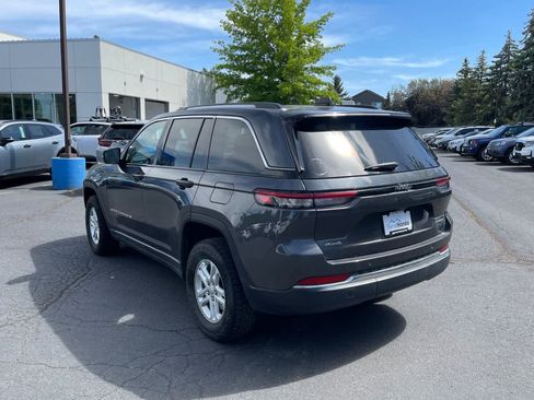 Used 2023 Jeep Grand Cherokee Laredo w/ Luxury Tech Group I AWD/4WD image 3