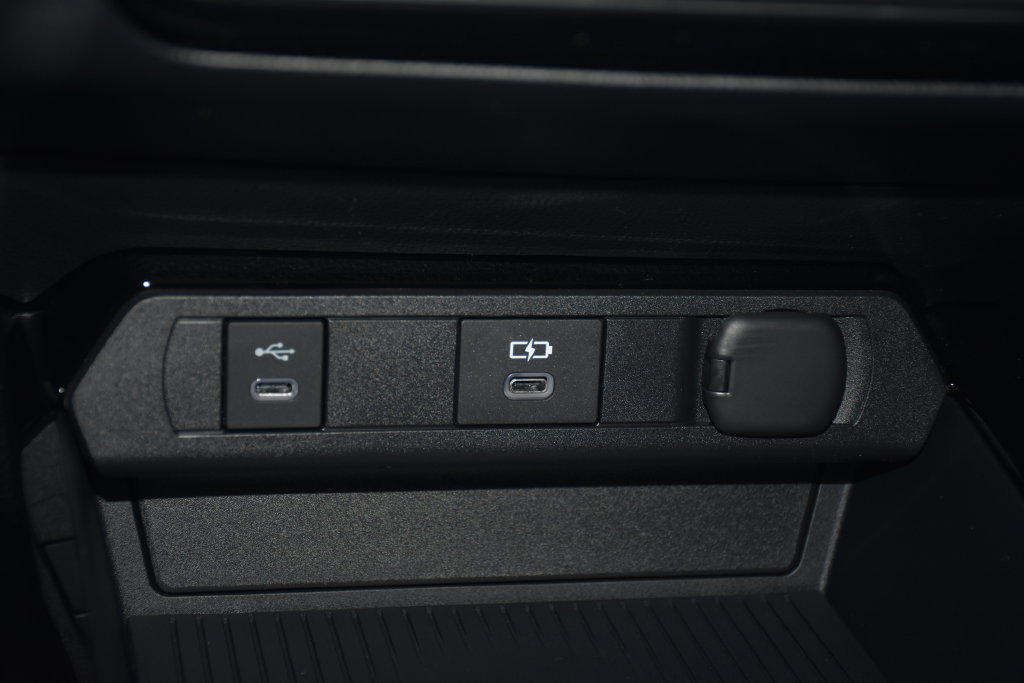 New 2027 Toyota Prius Plug-In Hybrid FWD image 22