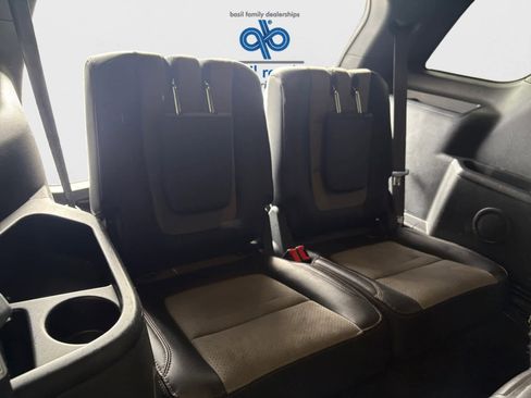 Used 2017 Ford Explorer XLT w/ Equipment Group 202A image 20