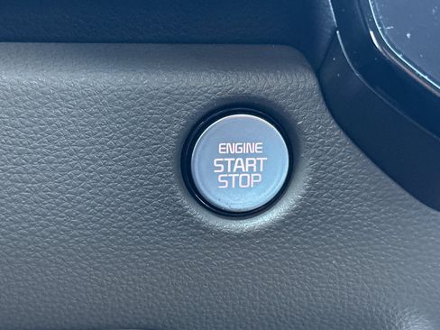 Used 2025 Kia Carnival FWD image 25