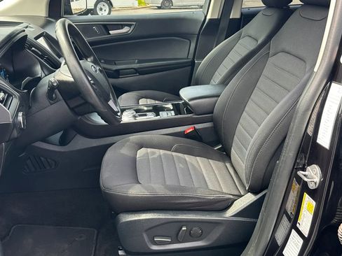 Used 2020 Ford Edge SE image 9