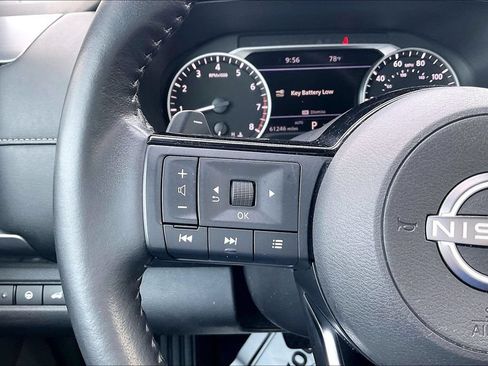 Used 2023 Nissan Pathfinder SL AWD/4WD image 12