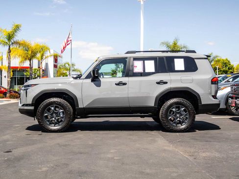 Used 2025 Lexus GX 550 AWD/4WD image 6