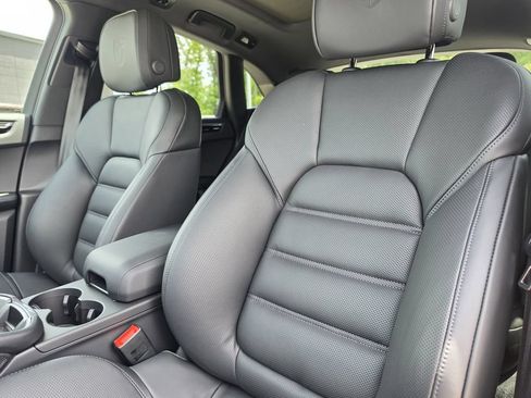 New 2026 Porsche Macan AWD/4WD image 4