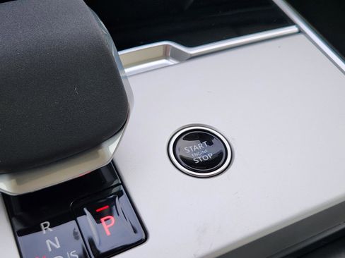 New 2026 Land Rover Range Rover SE image 15