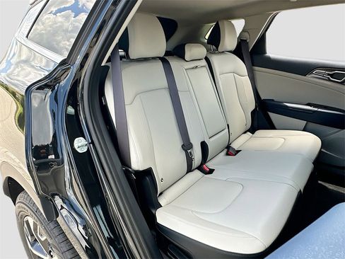 Used 2025 Kia Sportage EX w/ EX Premium Package image 26