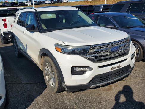 Used 2021 Ford Explorer Limited w/ Equipment Group 301A RWD image 2
