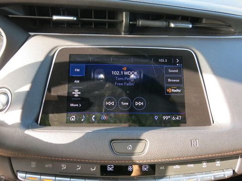 Used 2019 Cadillac XT4 Premium Luxury FWD image 26