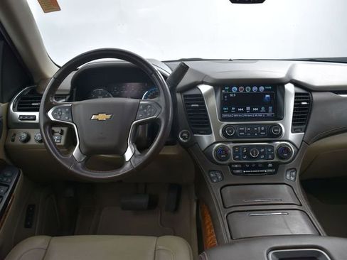 Used 2020 Chevrolet Suburban Premier w/ Premier 6.2L Value Package image 26