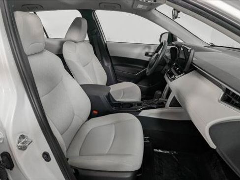 Used 2024 Toyota Corolla Cross L FWD image 27