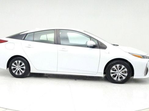 Used 2022 Toyota Prius Prime LE image 4