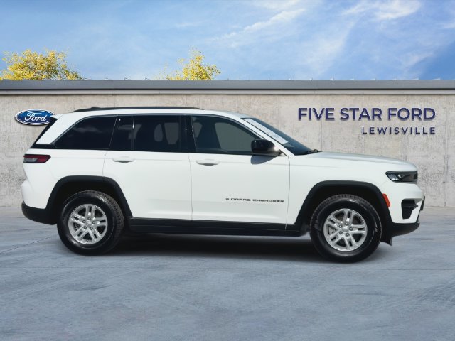 Used 2024 Jeep Grand Cherokee Laredo RWD image 9