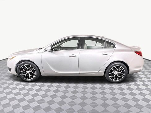 Used 2017 Buick Regal Sport Touring image 6