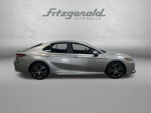 Used 2018 Toyota Camry SE FWD image 8