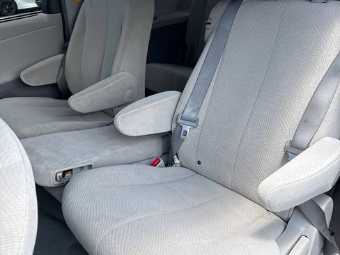 Used 2013 Toyota Sienna LE FWD image 11