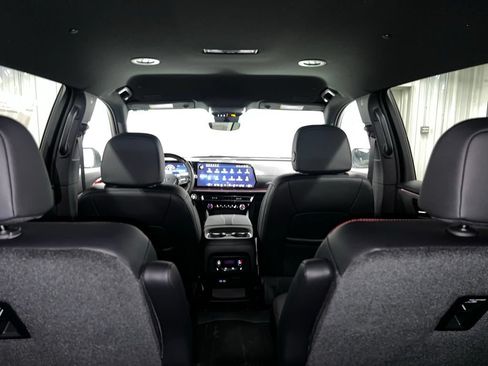 New 2026 Chevrolet Traverse RS w/ LPO, Floor Liner Package FWD image 39