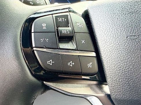Certified 2025 Ford Explorer Platinum RWD image 39