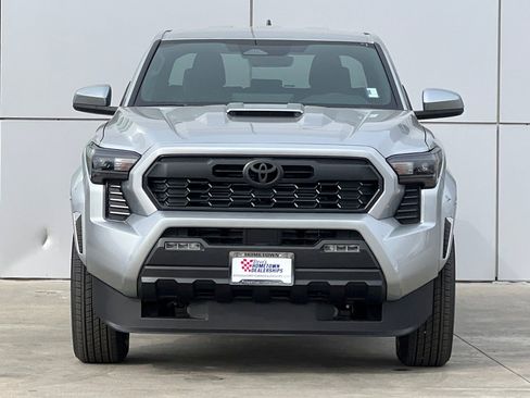 Used 2025 Toyota Tacoma TRD Sport AWD/4WD image 6
