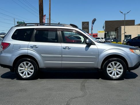 Used 2012 Subaru Forester 2.5X Premium w/ All-Weather Pkg AWD/4WD image 3