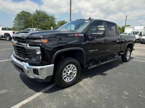 Used 2025 Chevrolet Silverado 2500 LT w/ Convenience Package AWD/4WD image 4