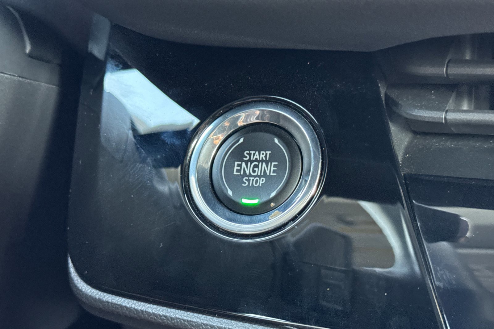 Certified 2025 Buick Envision Sport Touring AWD/4WD image 23